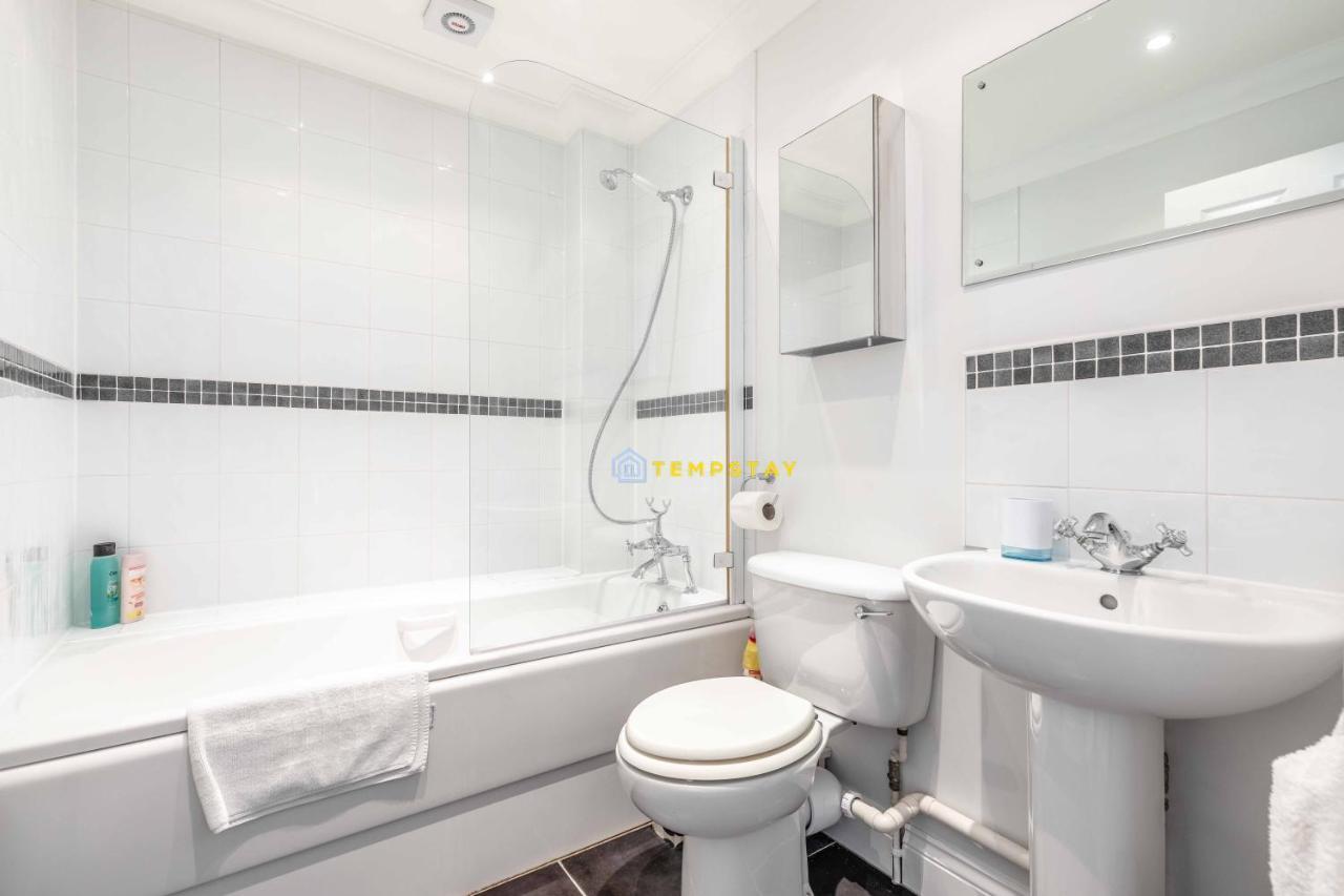 Perfect Spot In Central Windsor & Free Parking! Buitenkant foto